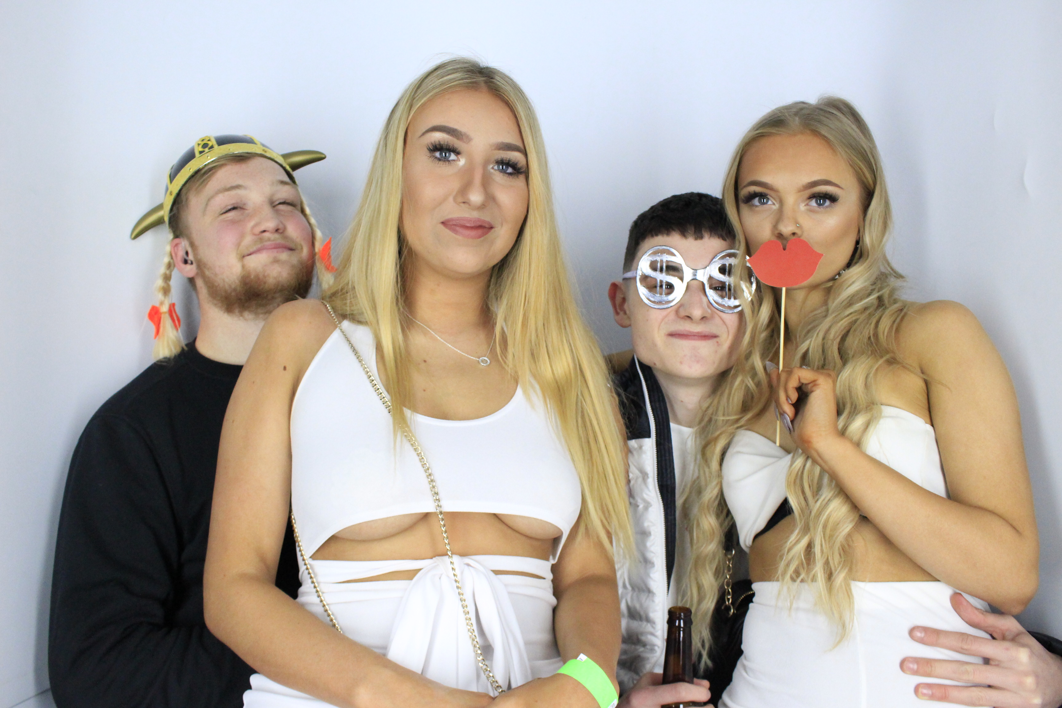 Issy & Alice's 18th Birthday Party | View more photos from the event at gallery.myphotoboothexperience.co.uk/u/MyPhotoBoothExperienceLtd/Issy-Alices-18th-Birthday-Party